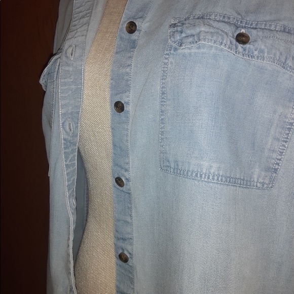 Eddie Bauer lightweight tranquil boyfriend style button down - Picture 5 of 11